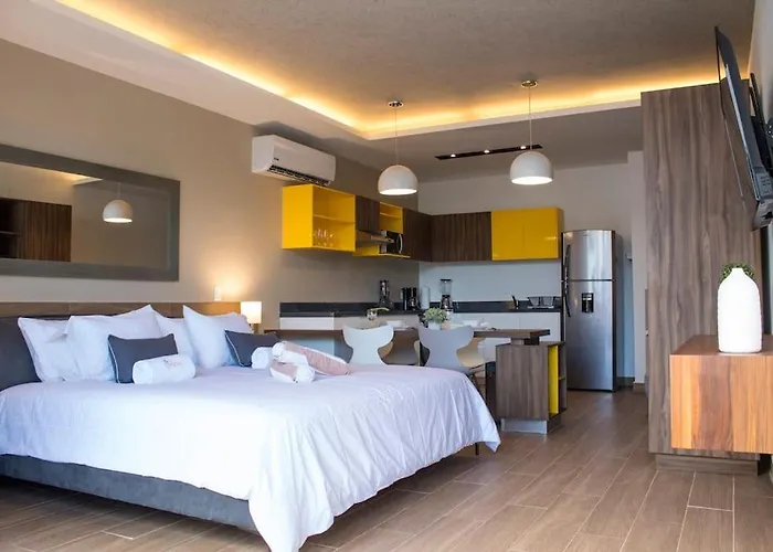 Hotel Yellow *
